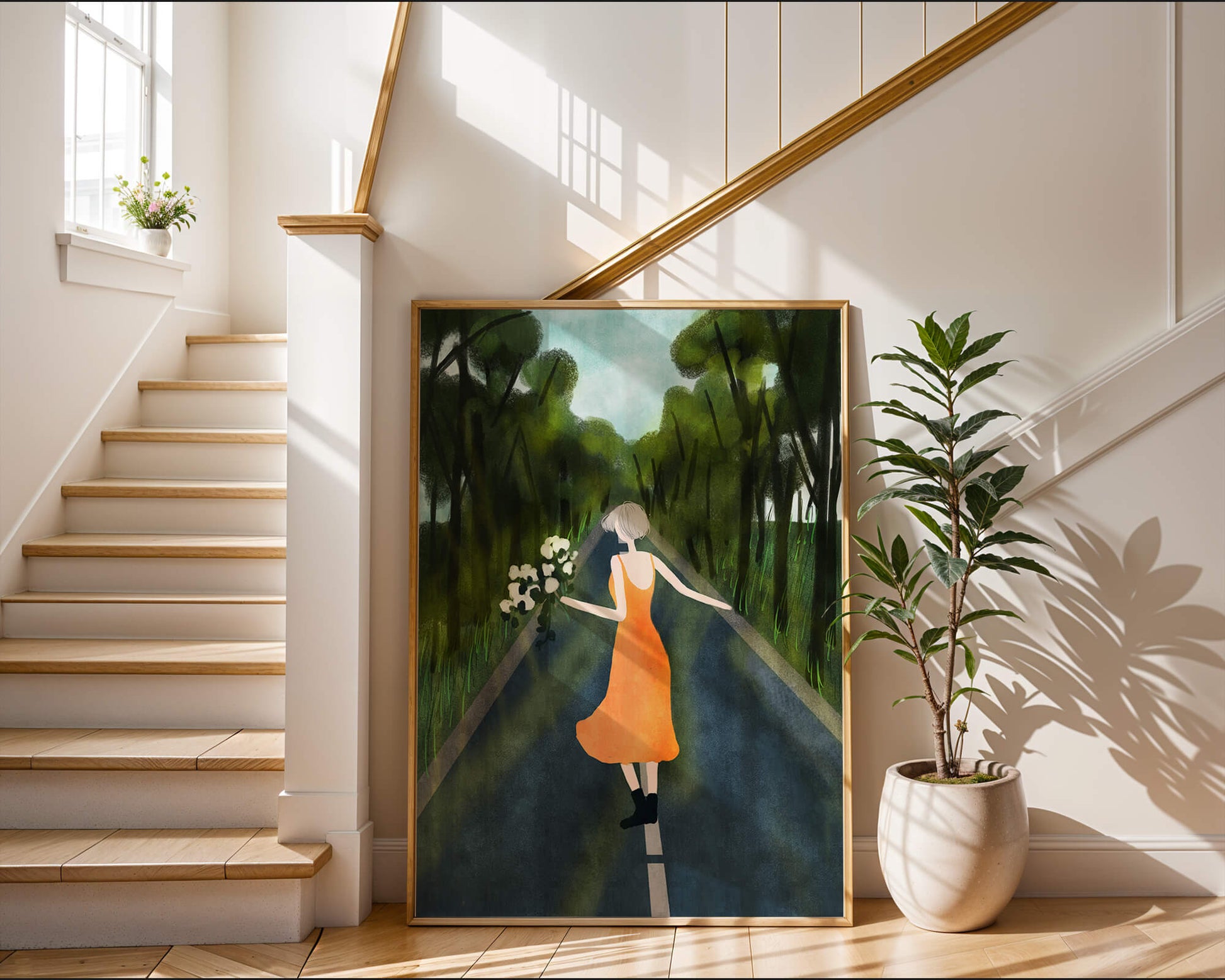 Mujer con vestido naranja caminando por una carretera con flores en el bosque