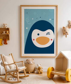 Pingüino animado juguetón sobre un fondo azul caprichoso