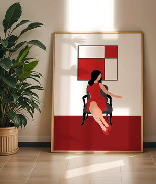 Mujer abstracta en vestido rojo sentada en una silla con arte geométrico en la pared