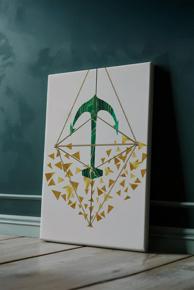 Arte geométrico abstracto con textura de piedra verde y triángulos dorados
