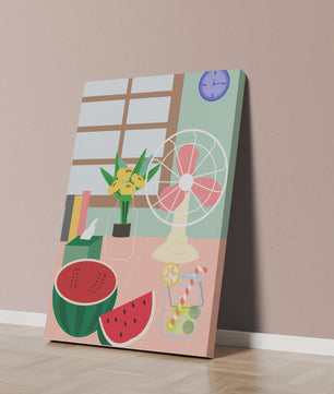 Nature morte sur le thème de l'été avec pastèque, éventail et fleurs dans un intérieur lumineux