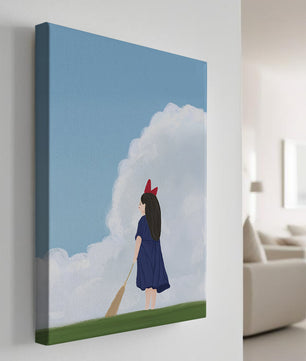 Junges Mädchen steht auf Gras mit Besen unter blauem Himmel