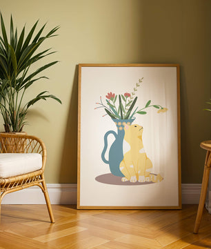 Ilustración de un gato sentado junto a un jarrón floral