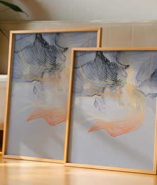 Elegantes abstraktes Design mit fließenden goldenen und orangefarbenen Linien auf blauem Hintergrund