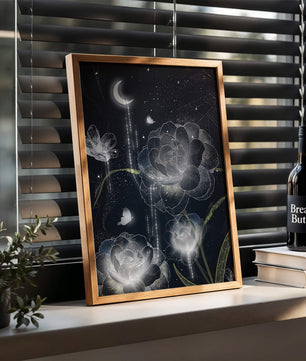 Fleur nocturne avec floraisons au clair de lune et papillon illuminé
