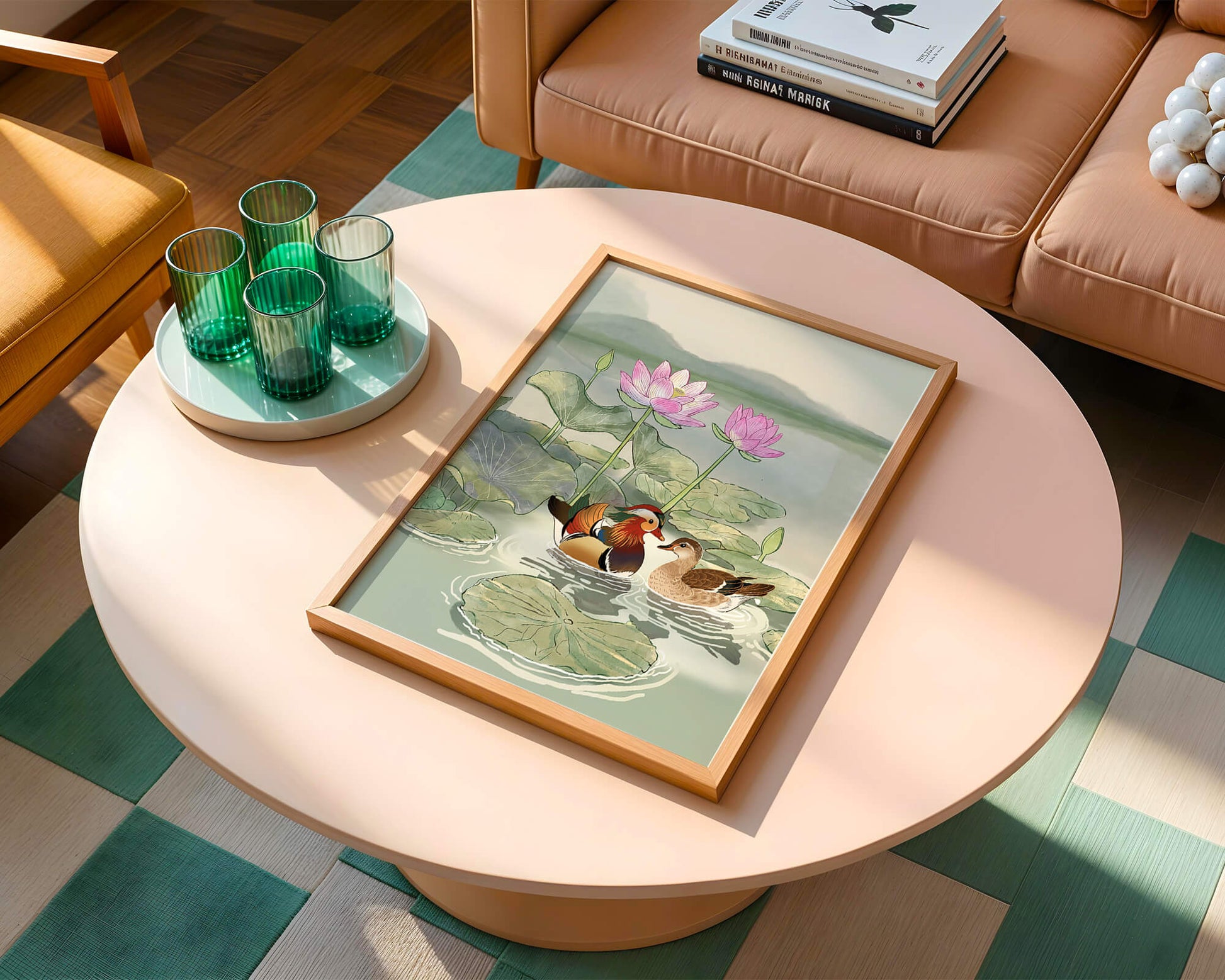 Patos mandarines y flores de loto en un estanque tranquilo