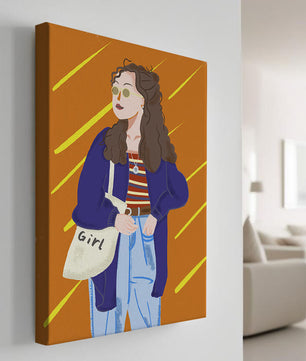 Mujer elegante con ropa casual, gafas de sol y bolso en un fondo naranja