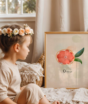 Watercolor Illustration of Orange Slice with Leaves on Pastel Background - Mi tienda