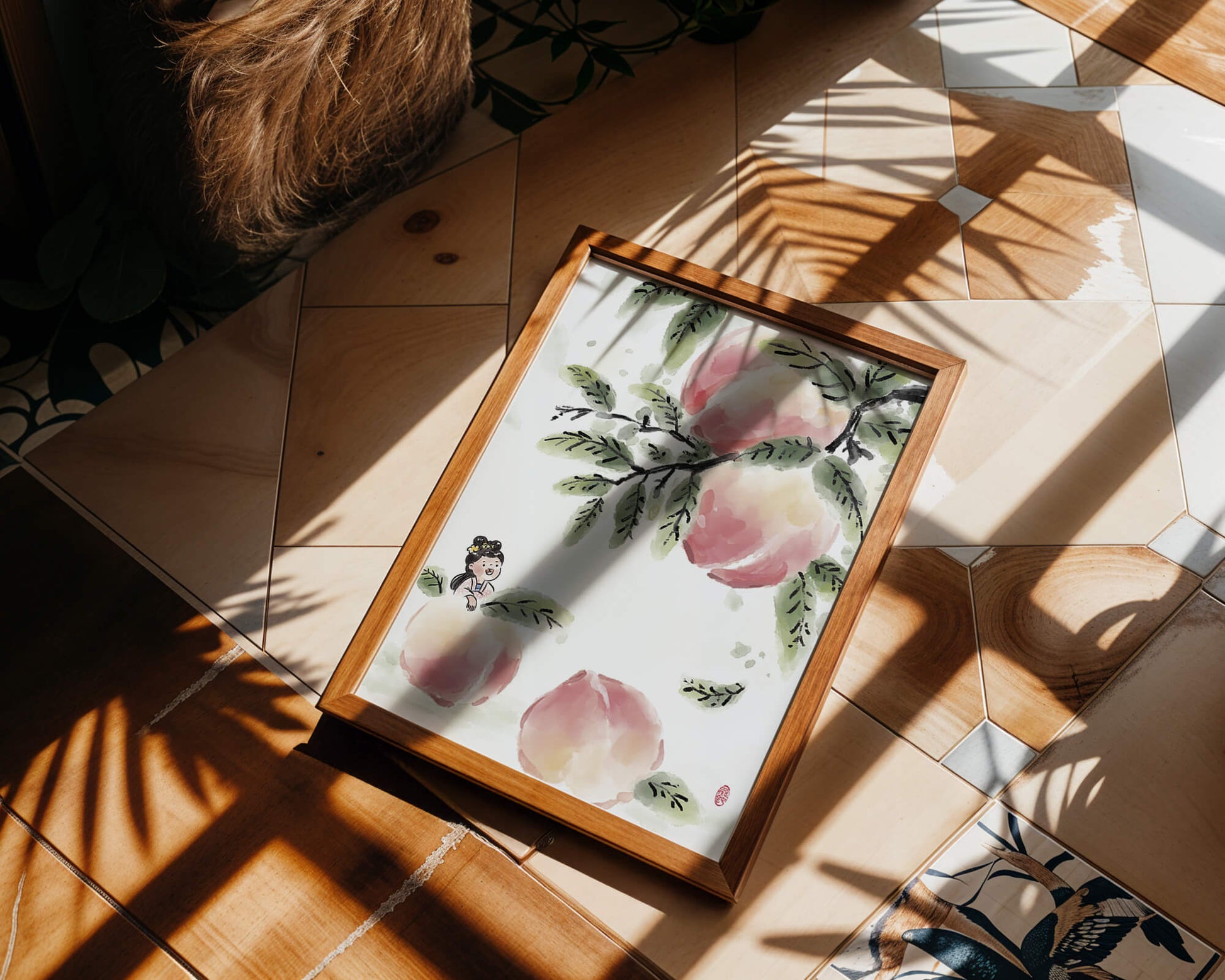 Encantadora ilustración de una chica entre flores de melocotón y hojas verdes