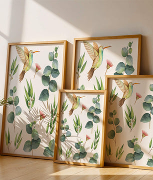 Illustration d'un colibri à l'aquarelle et de feuilles d'eucalyptus