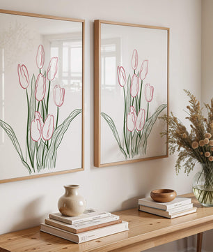 Wunderschöne rosa Tulpen mit grünen Blättern auf einer minimalistischen Leinwand