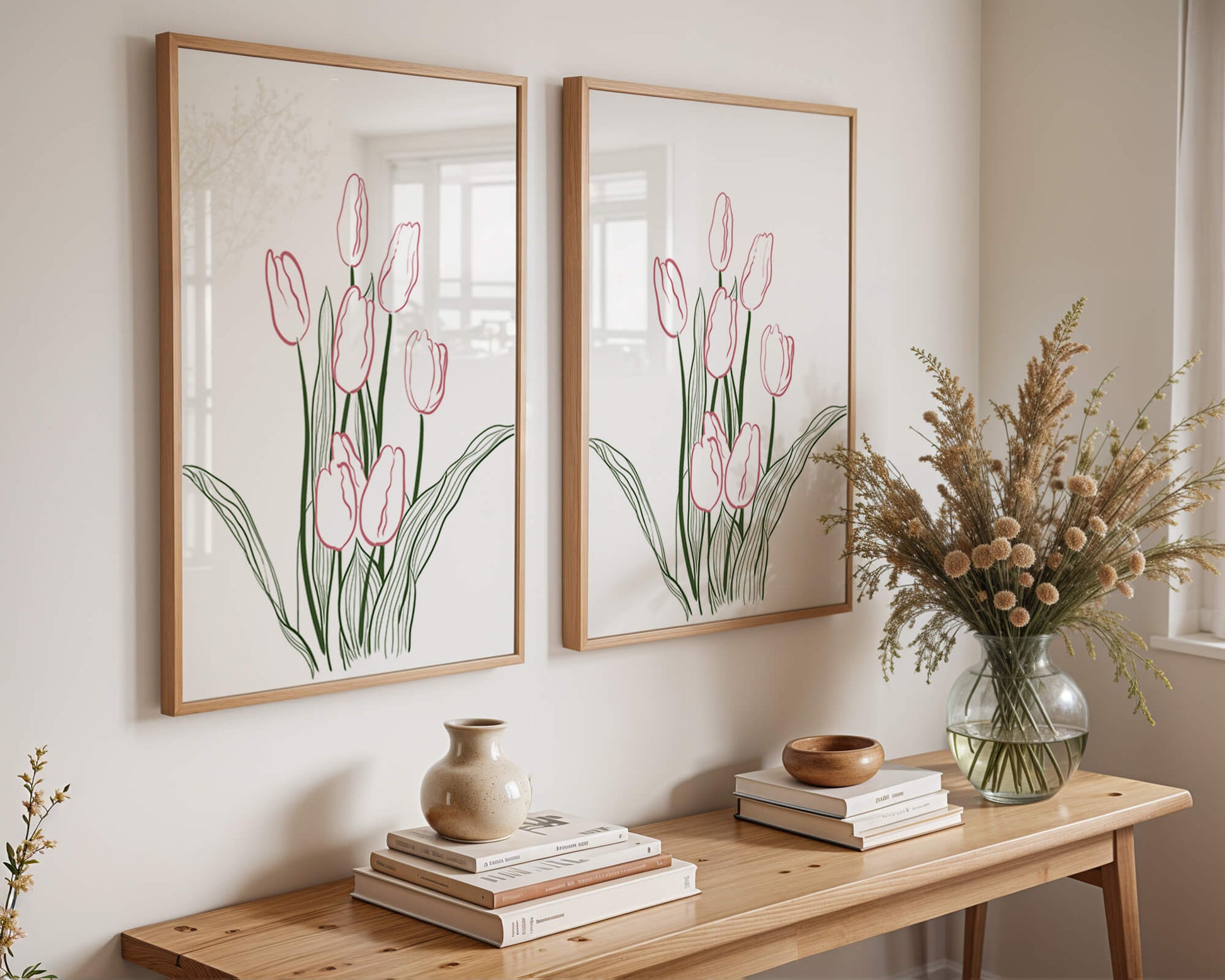 Wunderschöne rosa Tulpen mit grünen Blättern auf einer minimalistischen Leinwand
