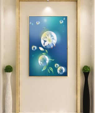 Zarte Blume in transparenten Blasen auf einem verträumten blauen Hintergrund