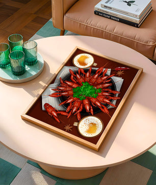 Gourmet-Meeresfrüchteplatte mit Flusskrebsen und Kaffeetassen