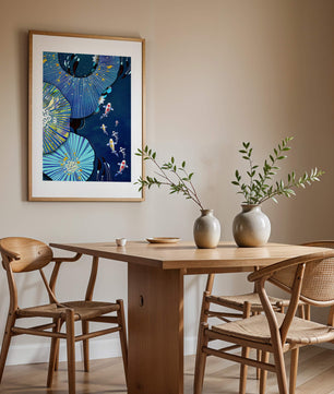 Scène sous-marine vibrante avec des carpes koï et un motif floral abstrait