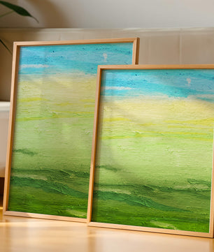 Paisaje abstracto con cielo azul y campos verdes
