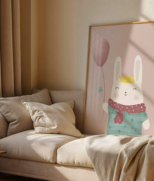 Ilustración adorable de un conejo con globo rosa y corona dorada