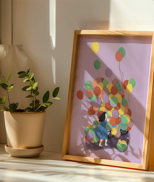 Bunte Luftballons mit einem Kind und einer Katze auf violettem Hintergrund