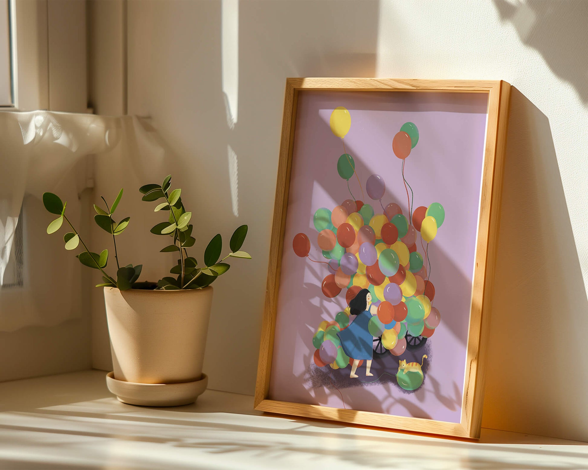 Bunte Luftballons mit einem Kind und einer Katze auf violettem Hintergrund