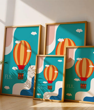Bunte Heißluftballon-Illustration mit Wolken und abstrakten Formen