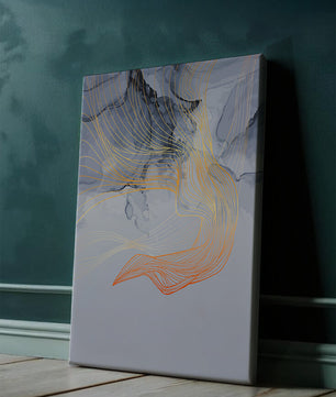 Elegantes abstraktes Design mit fließenden goldenen und orangefarbenen Linien auf blauem Hintergrund