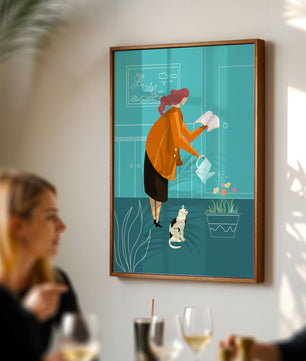 Mujer regando flores con un gato en un interior moderno