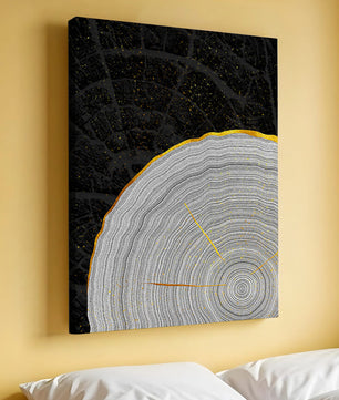 Abstract Wood Grain Pattern with Gold Accents on Black Background - Mi tienda