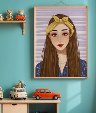 Illustration d'une femme avec un bandeau jaune sur fond rayé