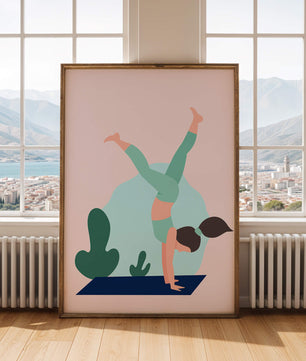 Ilustración de una mujer practicando la postura de parada de manos en yoga