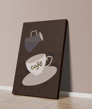 Taza de café minimalista con jarra vertiendo sobre fondo oscuro