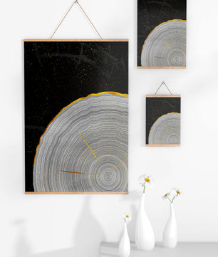 Abstract Wood Grain Pattern with Gold Accents on Black Background - Mi tienda