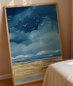 Meereslandschaft mit Vögeln in einer leuchtenden Blau- und Goldpalette