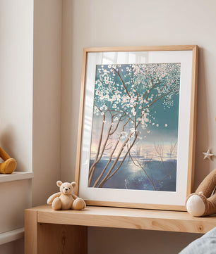 Paisaje sereno con árbol en flor sobre la reflexión del agua tranquila