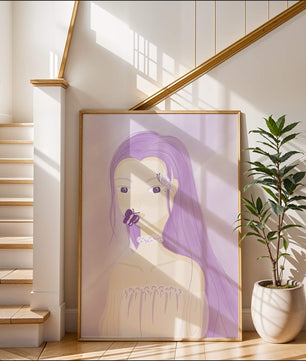 Ilustración de una mujer con cabello morado y mariposas