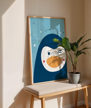 Pingüino animado juguetón sobre un fondo azul caprichoso
