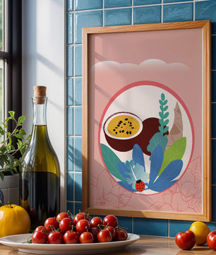 Ilustración de frutas tropicales y hojas con una mariquita sobre un fondo rosa