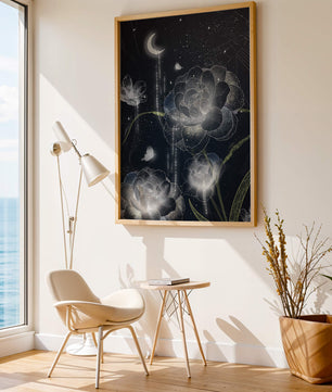 Fleur nocturne avec floraisons au clair de lune et papillon illuminé