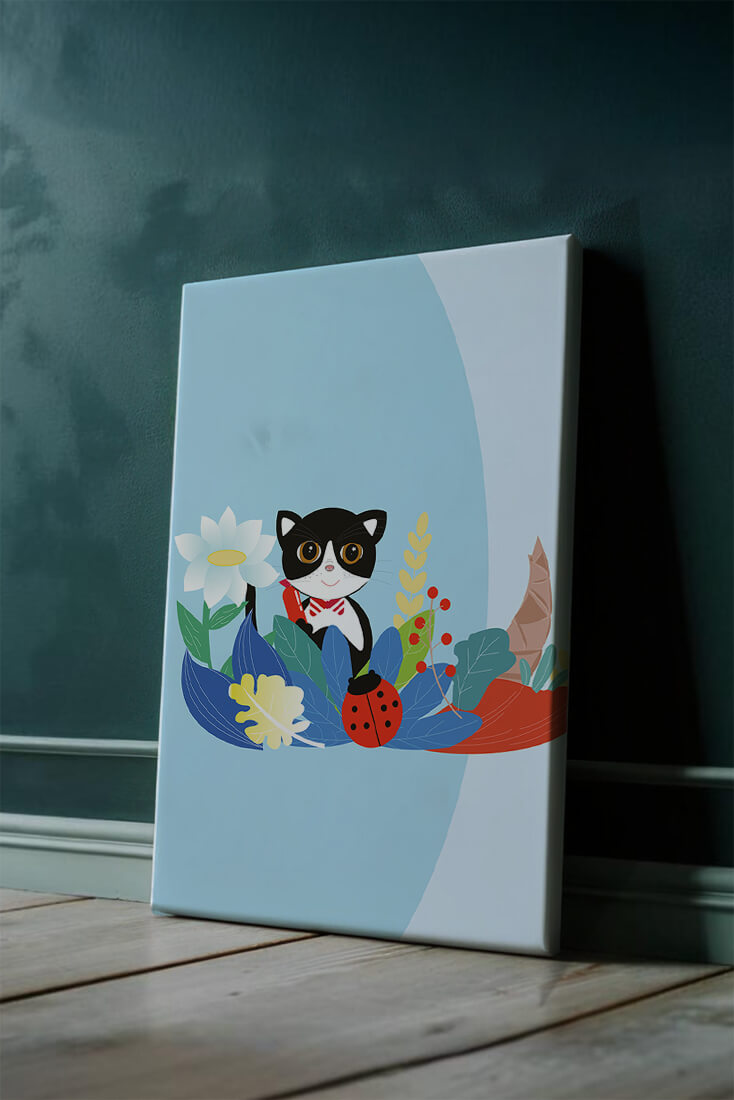 Ilustración de un gato con mariquita y flores sobre fondo azul claro
