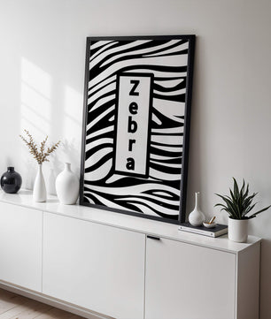 Diseño elegante de impresión de cebra con acento de texto en negrita