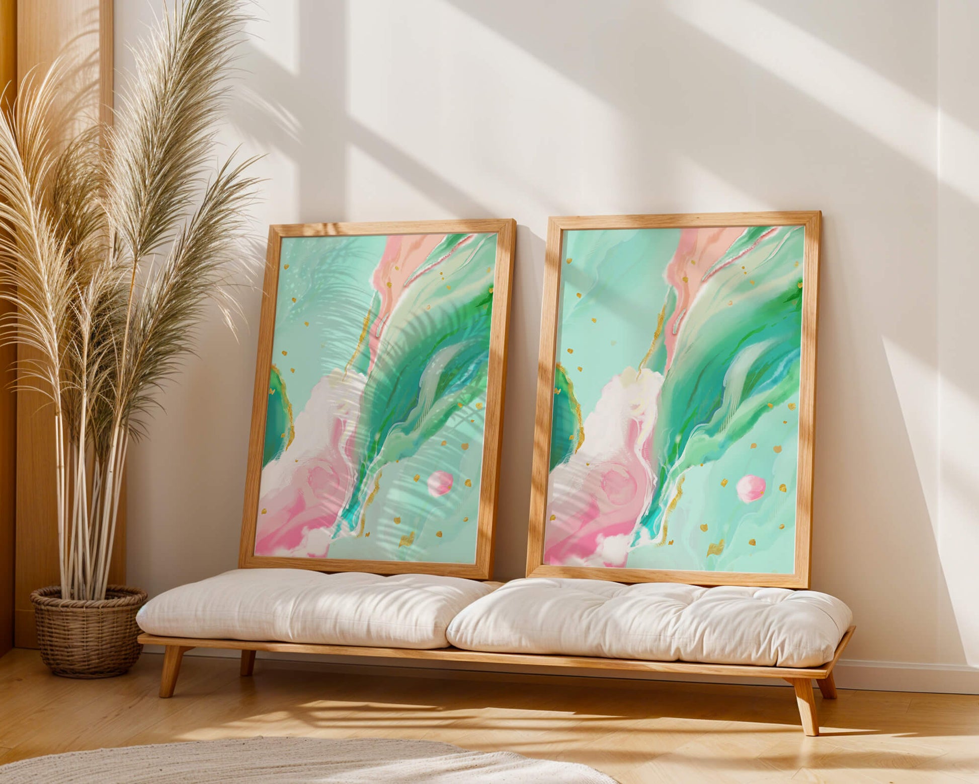 Obra de arte abstracta en pasteles y dorado con patrones fluidos