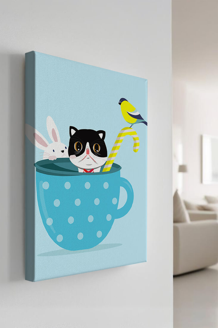 Ilustración lúdica de un gato, un conejo y un pájaro en una taza de té.