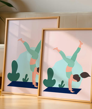 Ilustración de una mujer practicando la postura de parada de manos en yoga