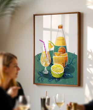 Ilustración colorida de bebidas cítricas con botella y vaso