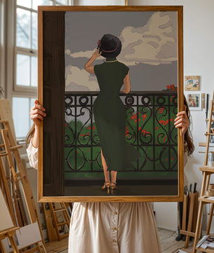 Mujer elegante en un balcón con vista pintoresca y flores rojas