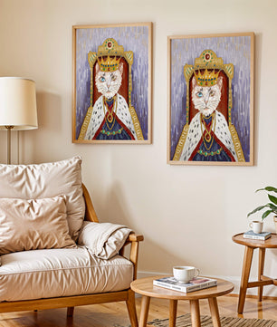 Portrait félin majestueux avec une couronne royale dorée