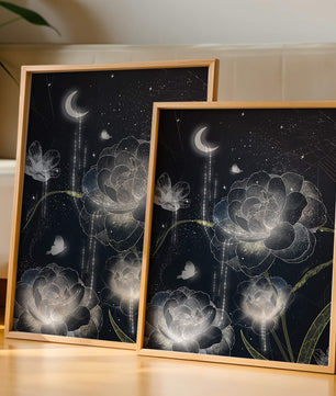 Fleur nocturne avec floraisons au clair de lune et papillon illuminé