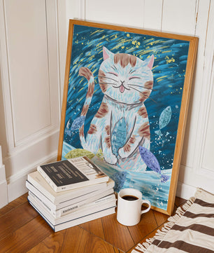 Gato caprichoso con peces coloridos y pinceladas juguetonas