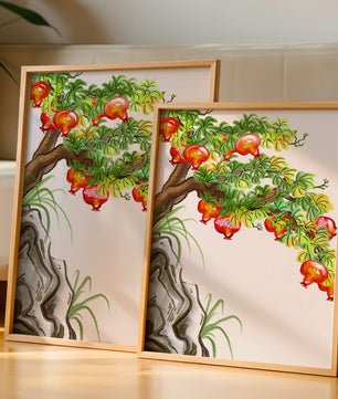Ruhige Landschaft mit Granatapfelbaum und Felsvorsprung