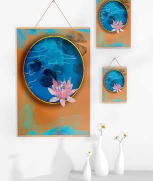 Abstrakte Seerosenkunst mit goldenen Akzenten auf blauem und orangefarbenem Hintergrund