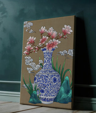 Arreglo floral elegante en un jarrón de porcelana azul y blanco con magnolias